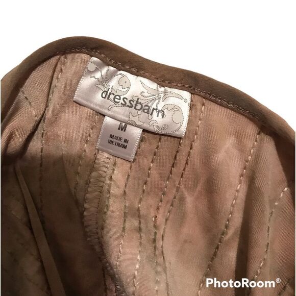 WOMEN’S SIZE MEDIUM DRESS BARN TOP! - Picture 4 of 9